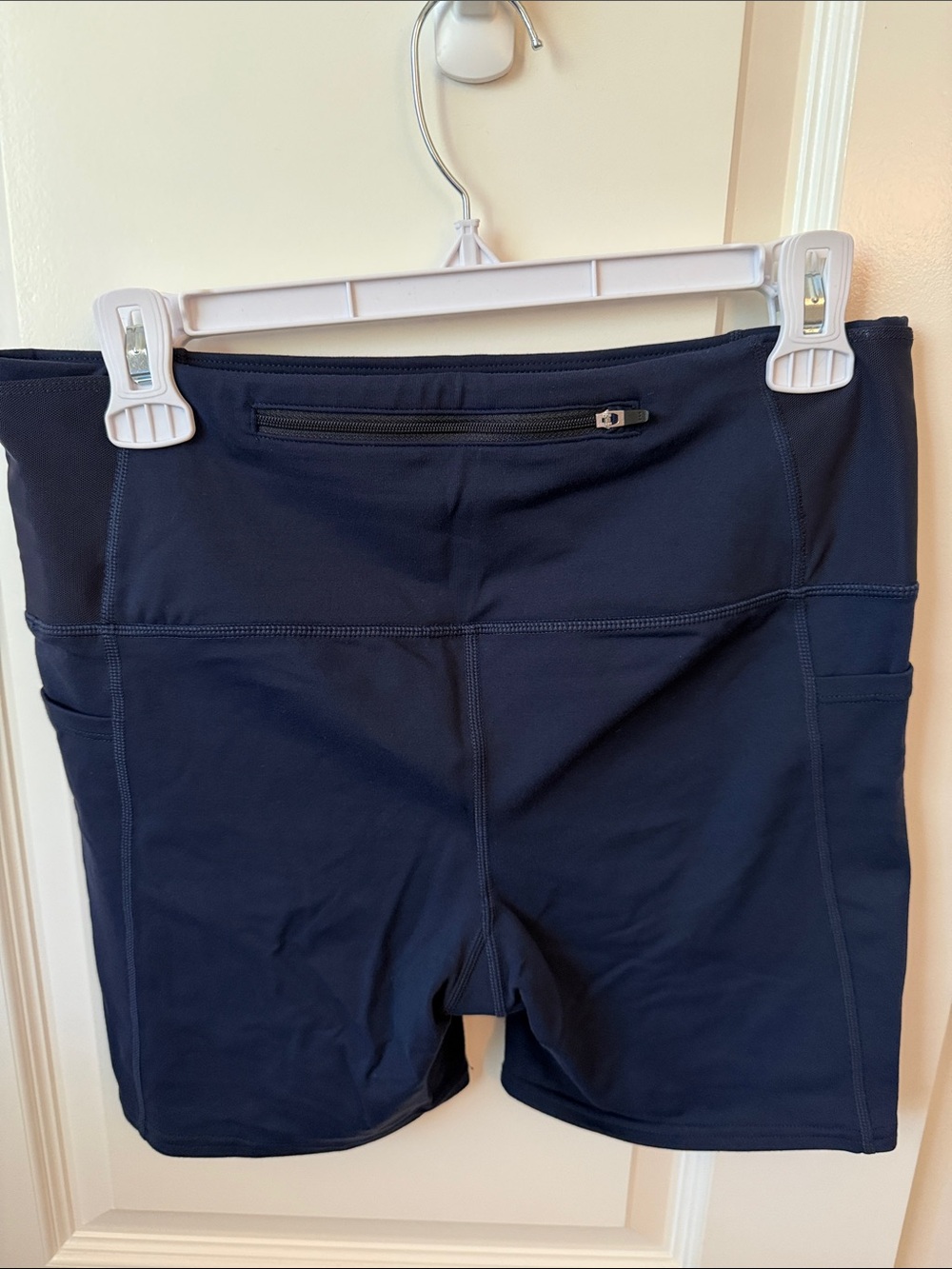 Oiselle Pocket Jogger 5.25” shorts - 10 - navy - like new - Picture 5 of 5